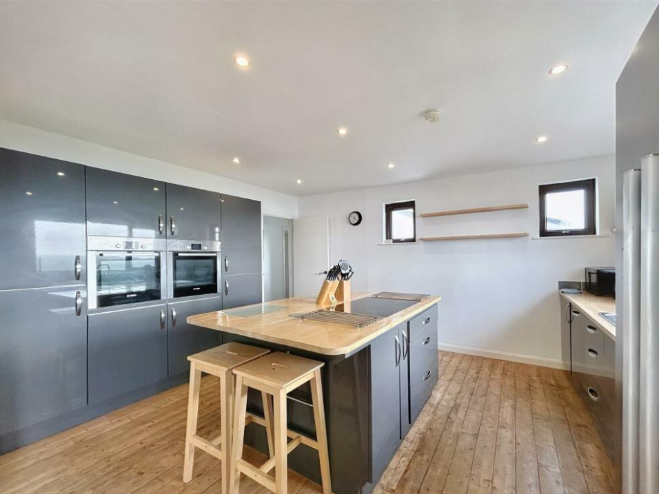 4 bed Detached Bungalow