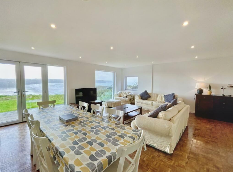 4 bed Detached Bungalow