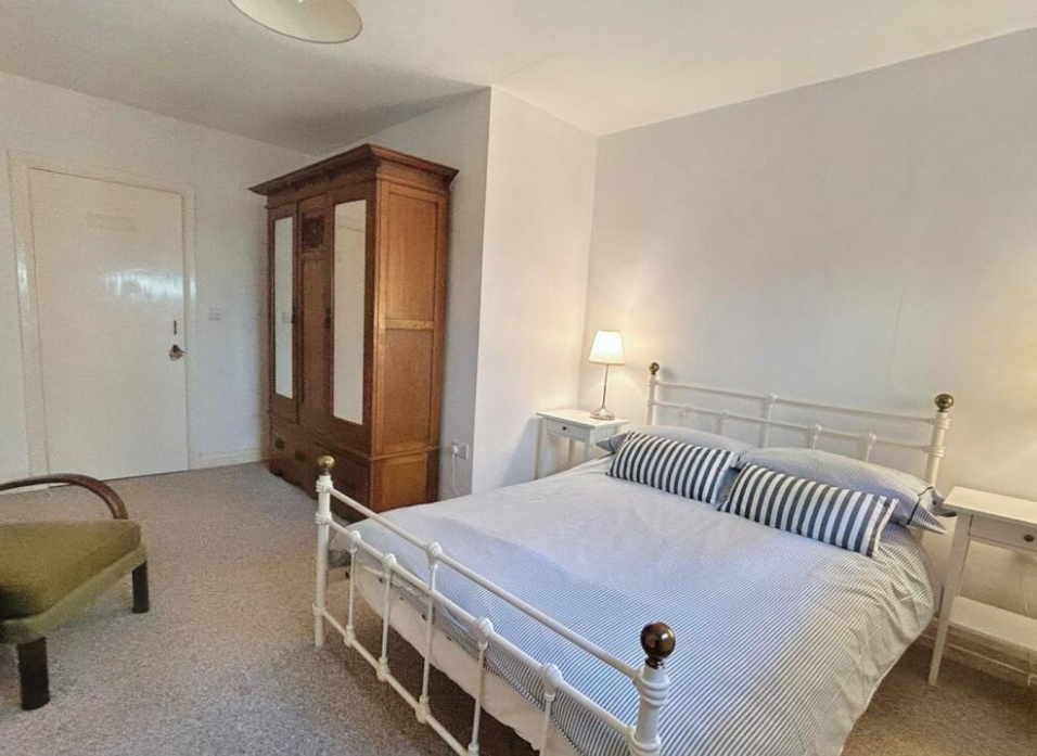 4 bed Detached Bungalow