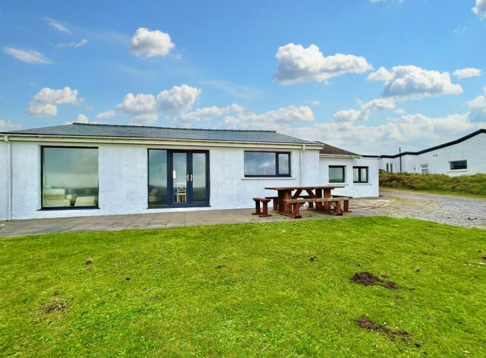 4 bed Detached Bungalow