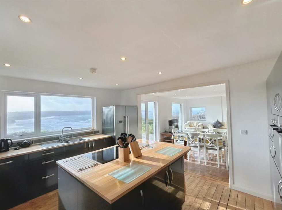 4 bed Detached Bungalow