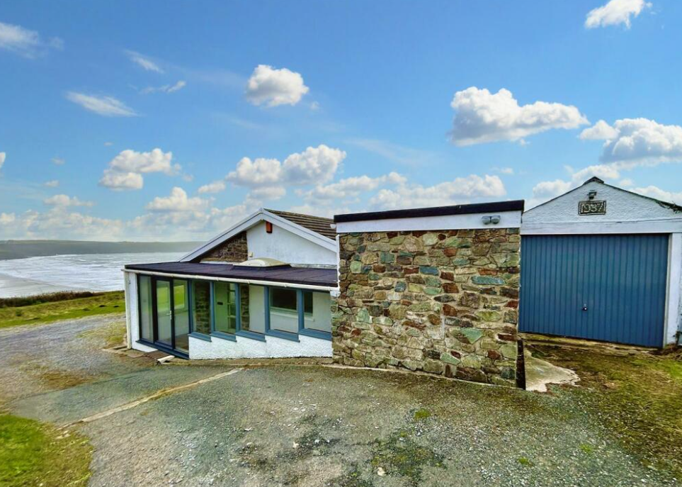 4 bed Detached Bungalow