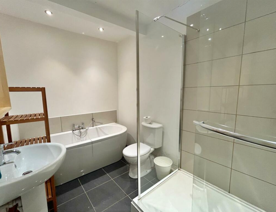4 bed Detached Bungalow