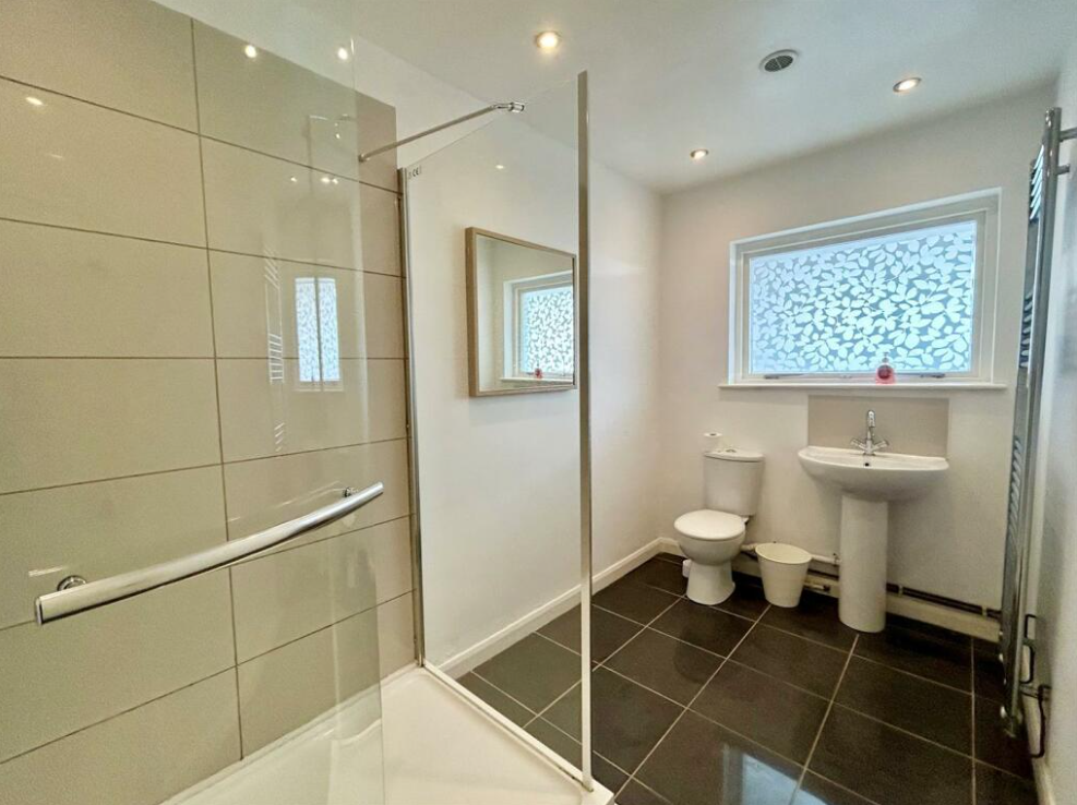 4 bed Detached Bungalow