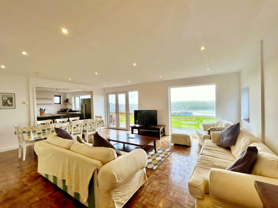 4 bed Detached Bungalow