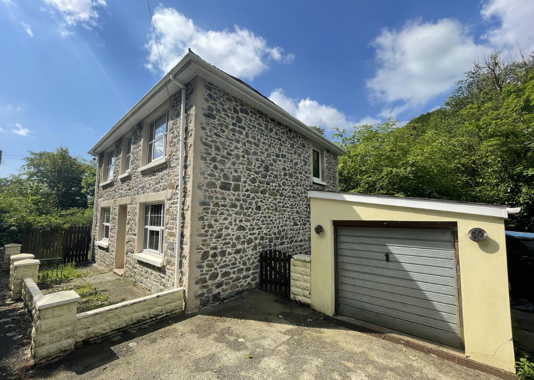 4 bed Detached