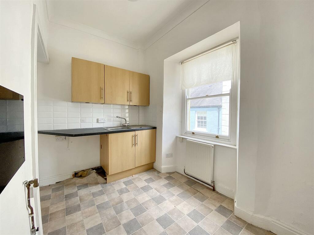 12 bed End of Terrace