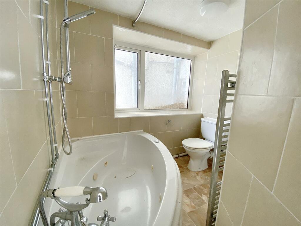 12 bed End of Terrace