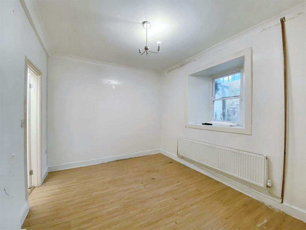 12 bed End of Terrace