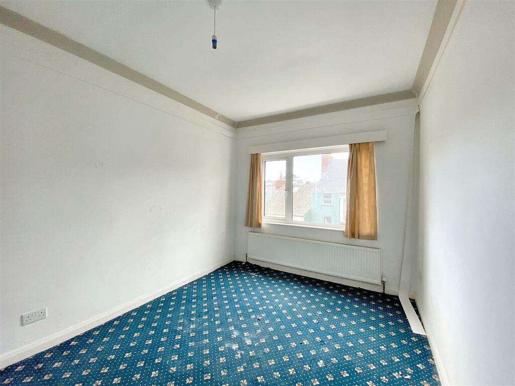 12 bed End of Terrace