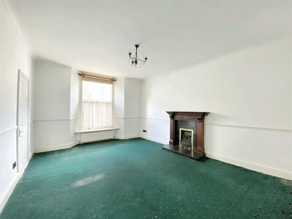 12 bed End of Terrace