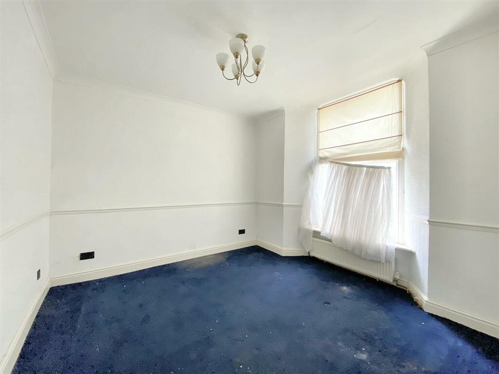 12 bed End of Terrace