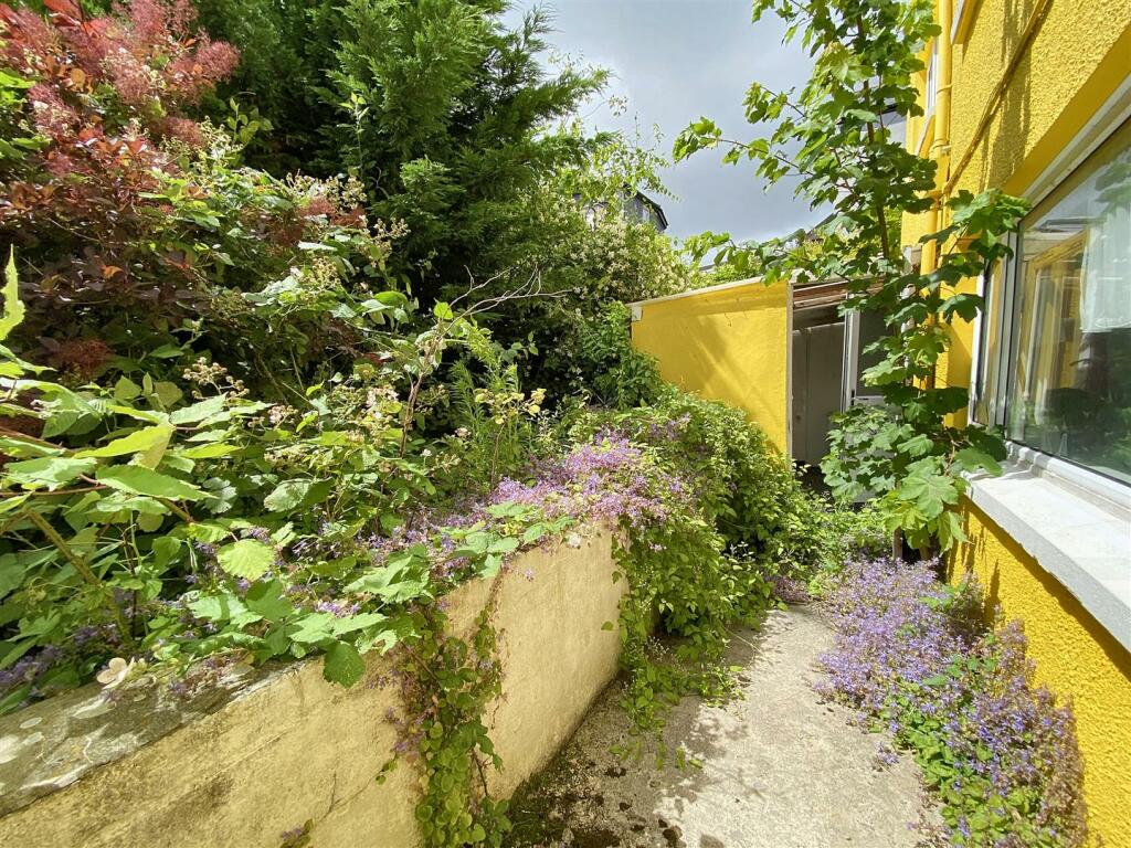 12 bed End of Terrace