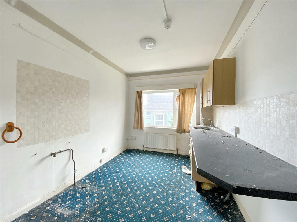 12 bed End of Terrace