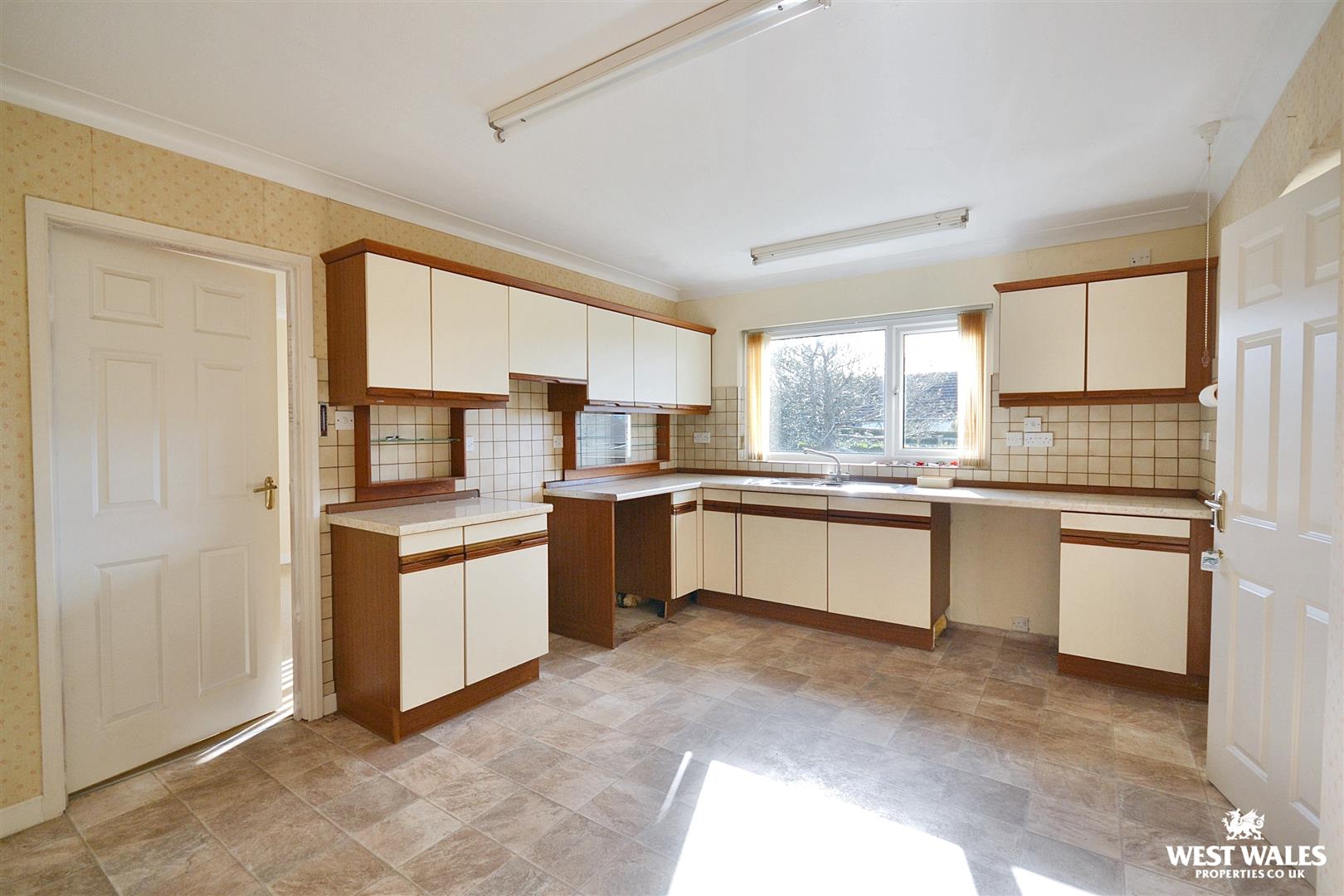 4 bed Detached Bungalow