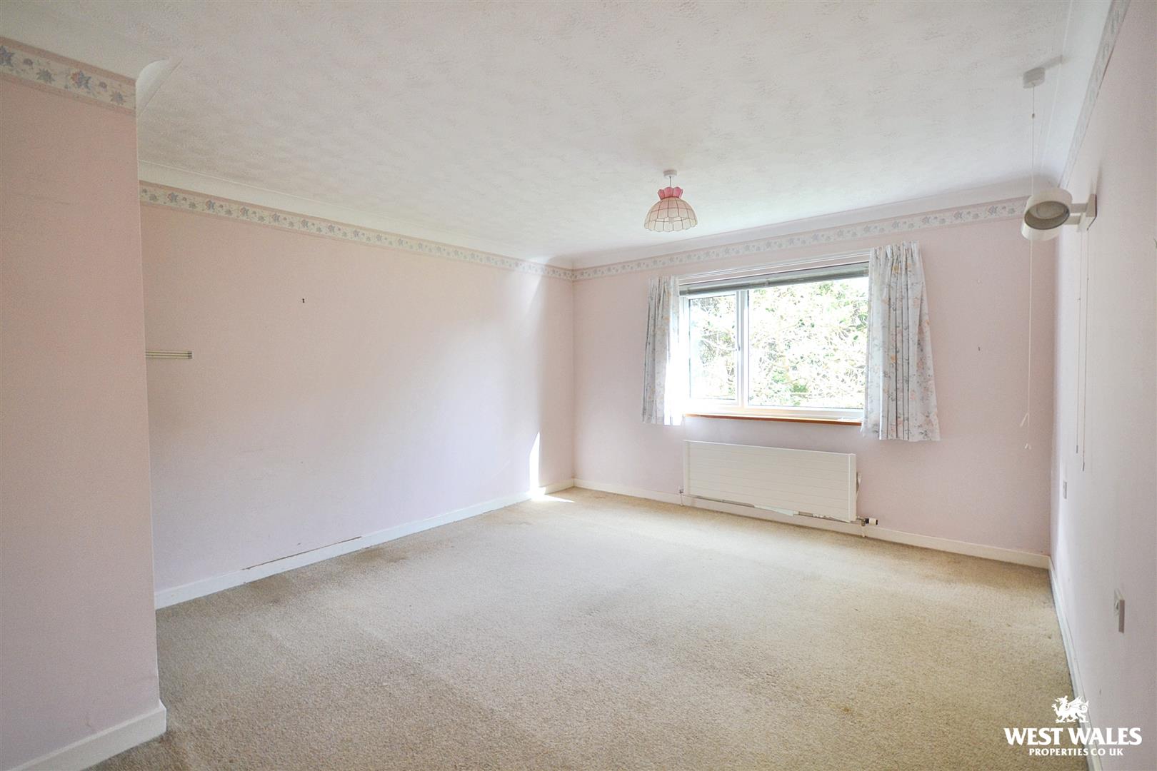4 bed Detached Bungalow