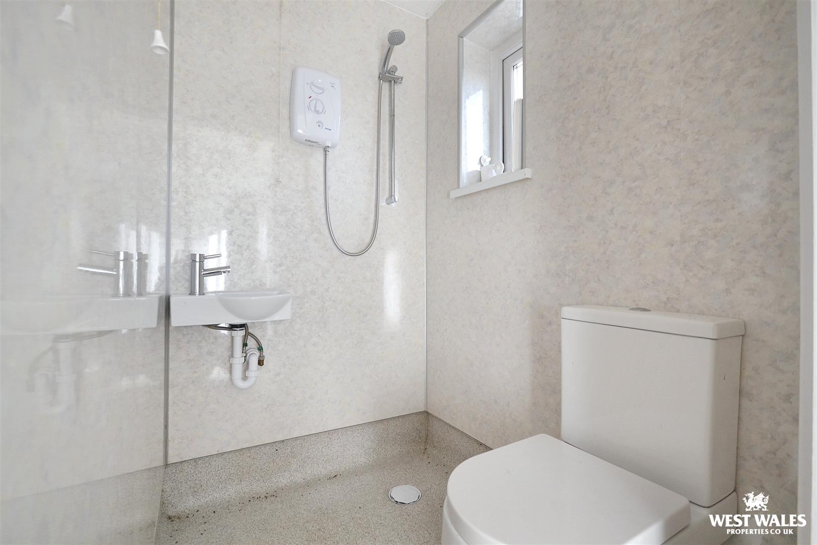 4 bed Detached Bungalow