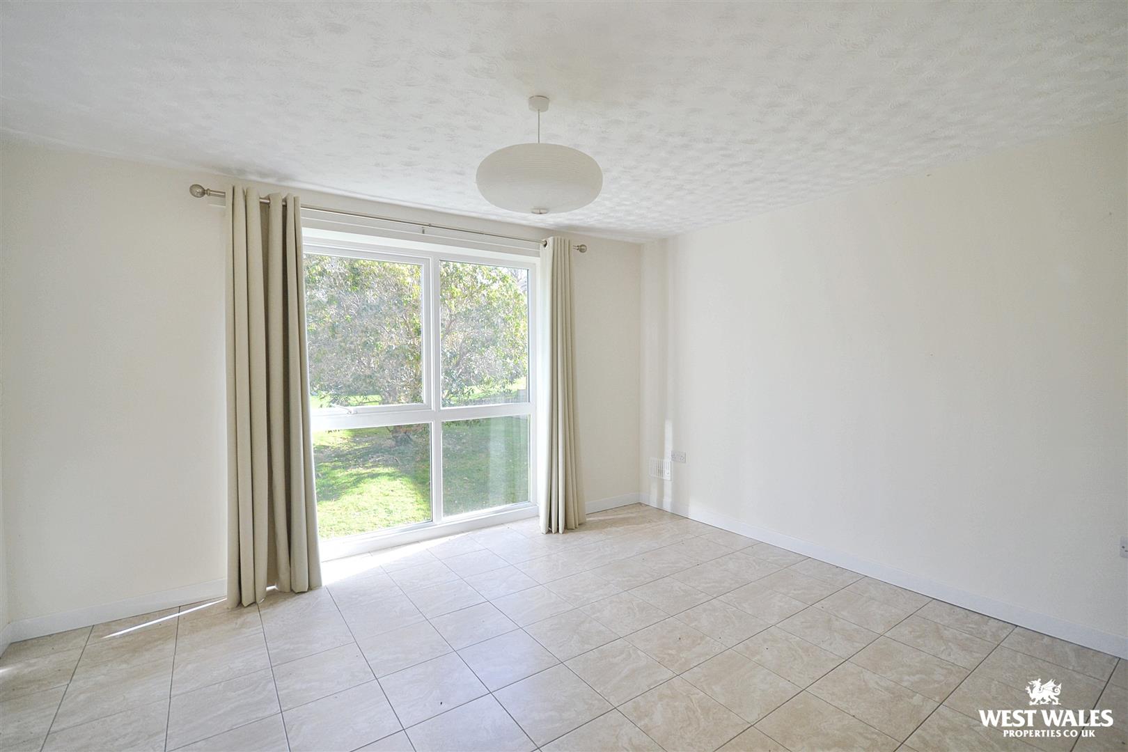 4 bed Detached Bungalow
