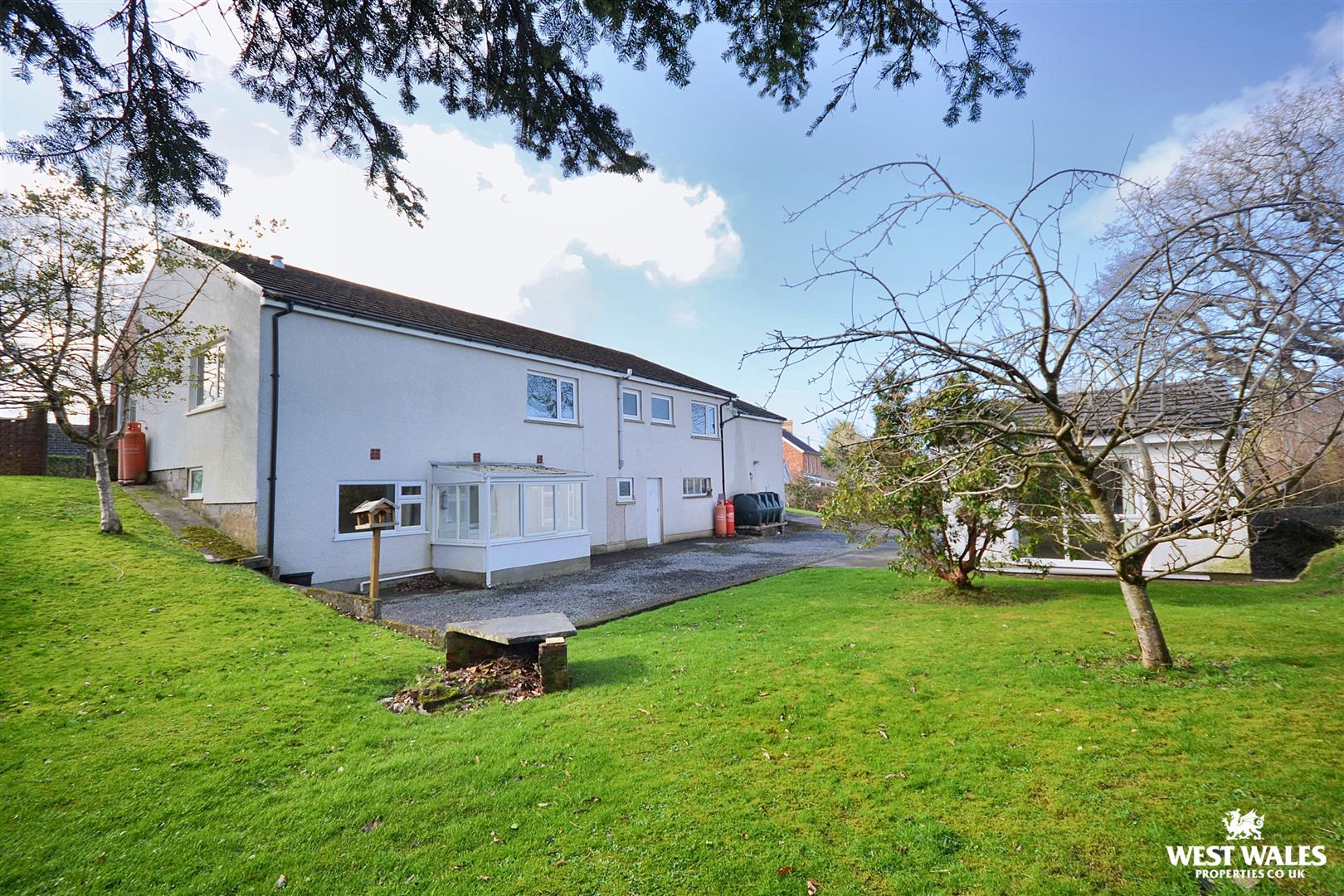 4 bed Detached Bungalow