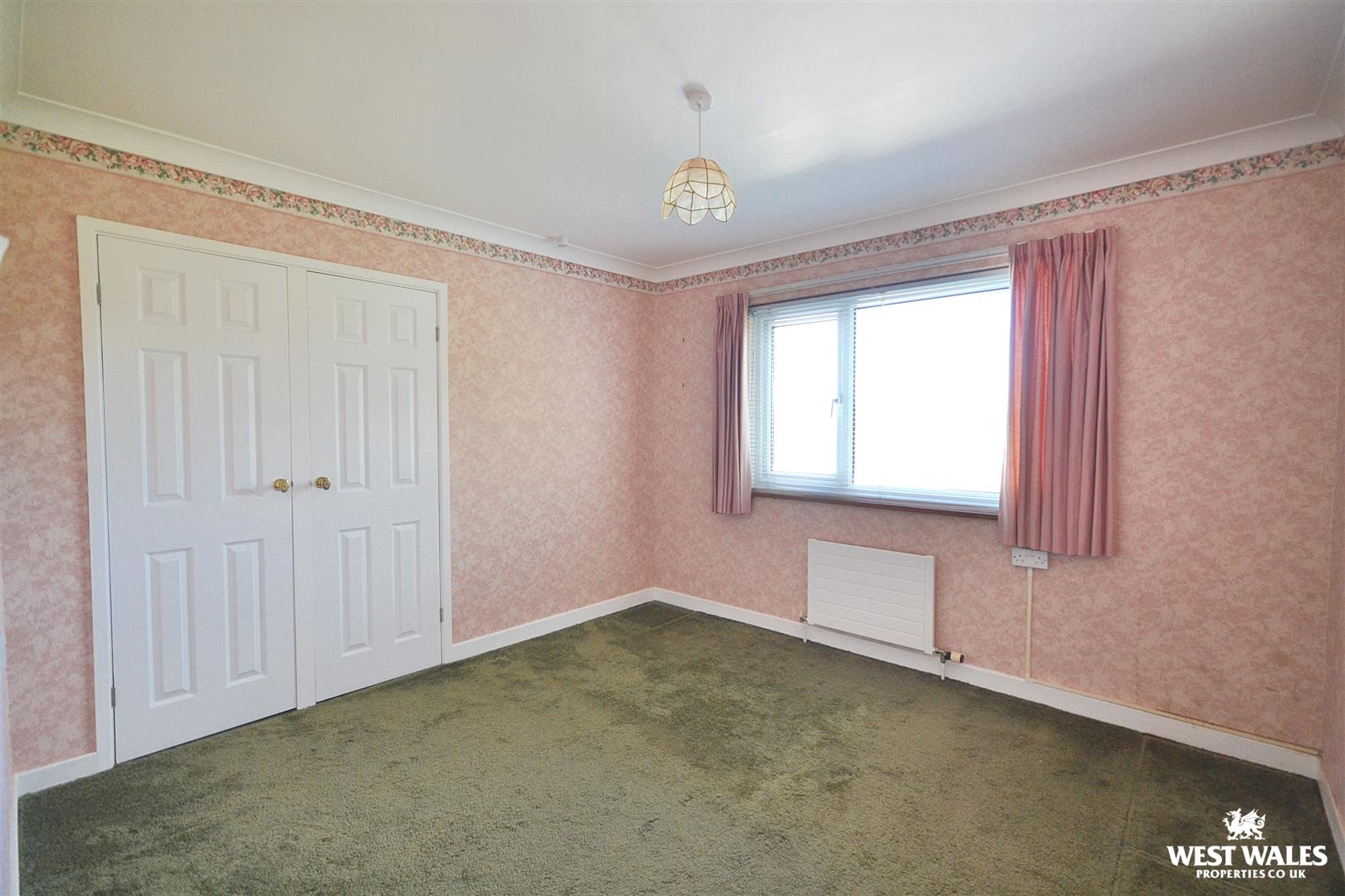4 bed Detached Bungalow