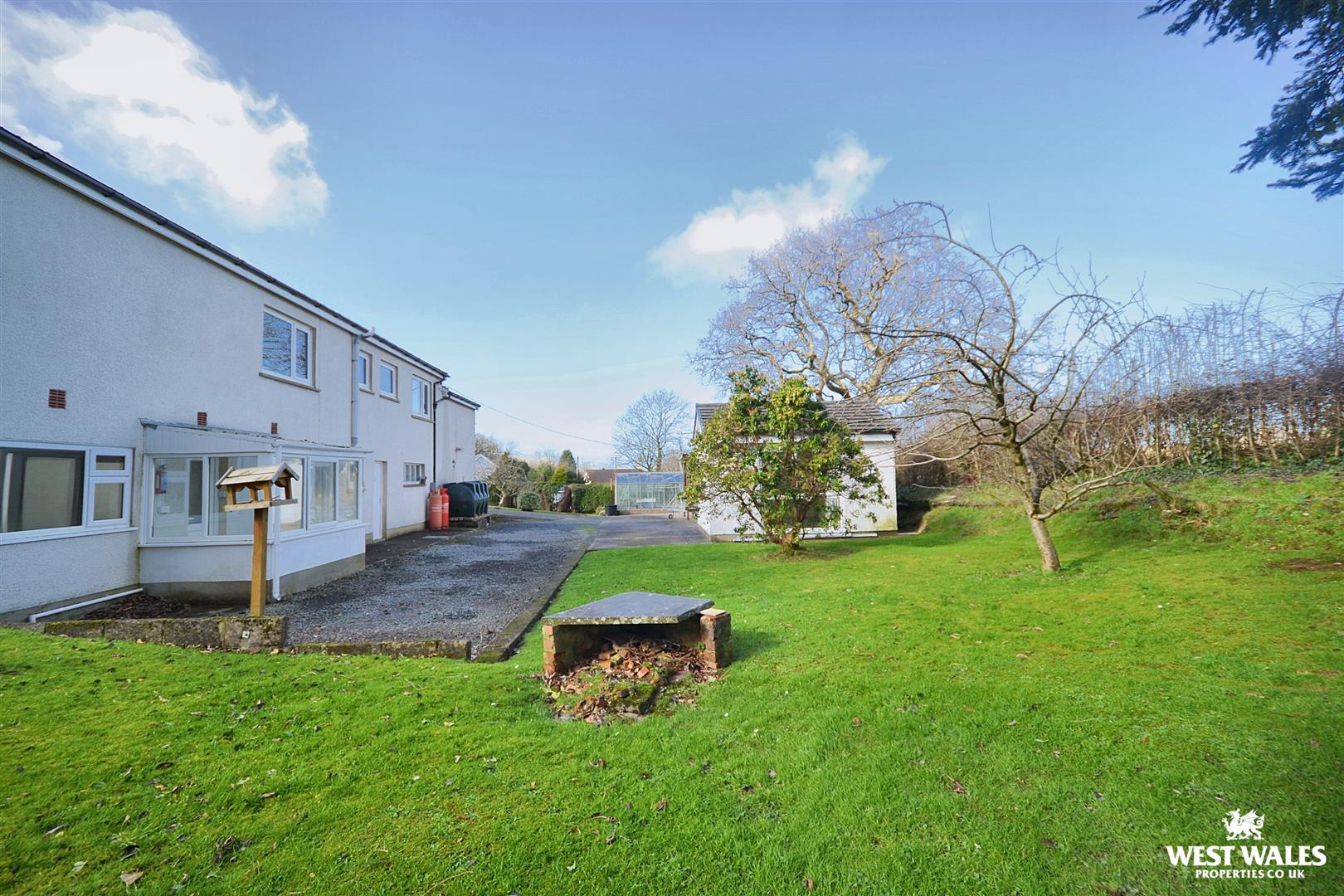 4 bed Detached Bungalow