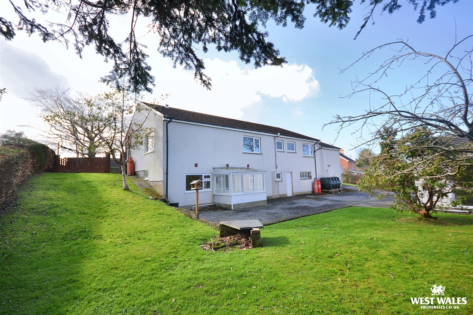4 bed Detached Bungalow