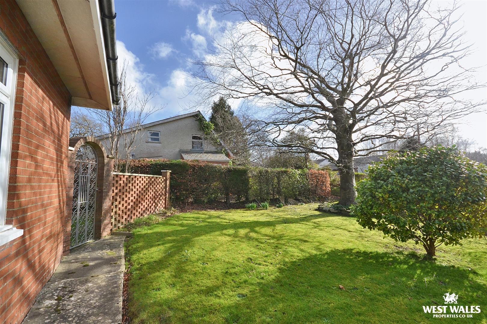 4 bed Detached Bungalow