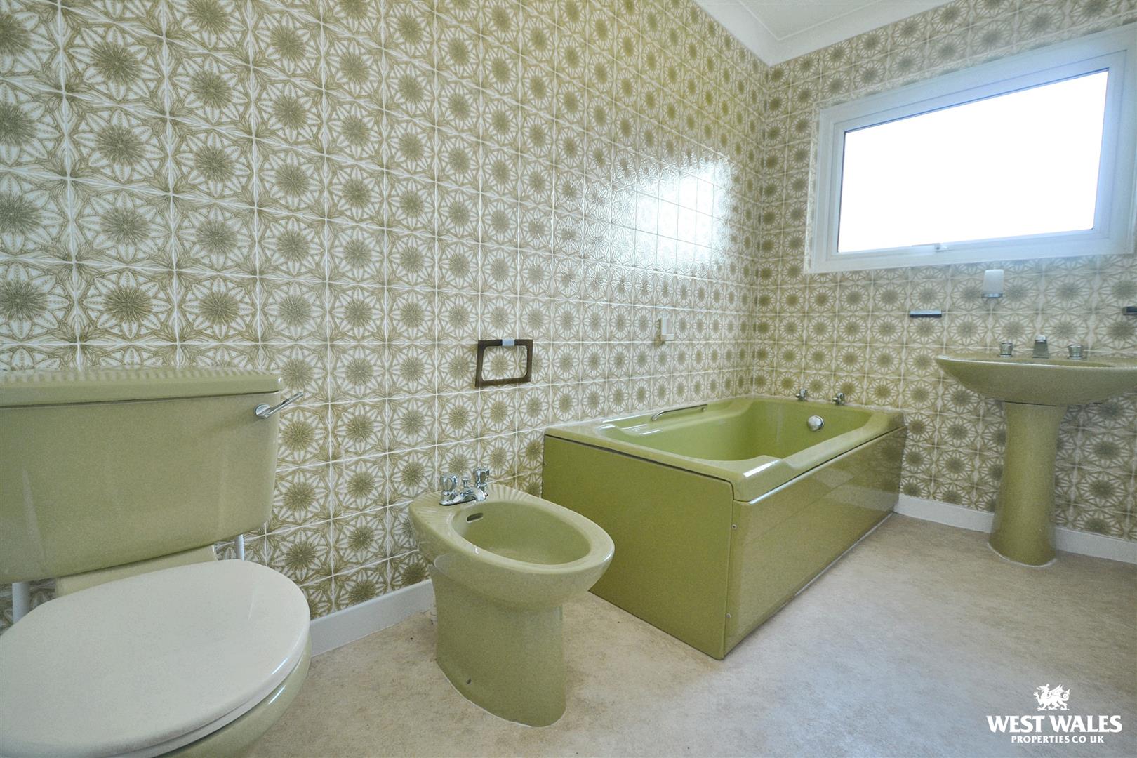 4 bed Detached Bungalow