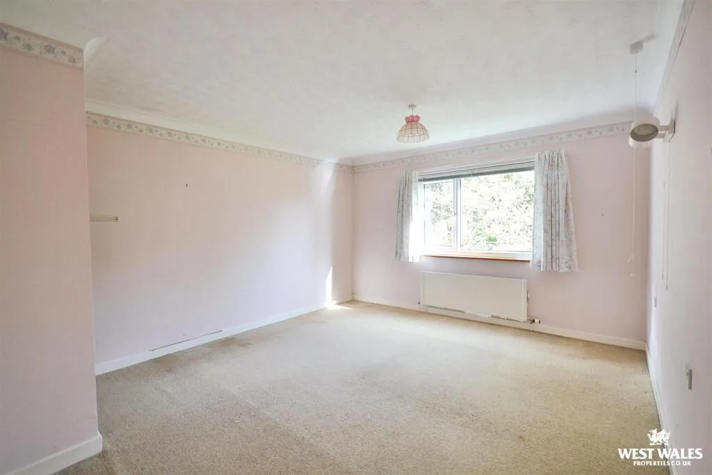 4 bed Detached Bungalow