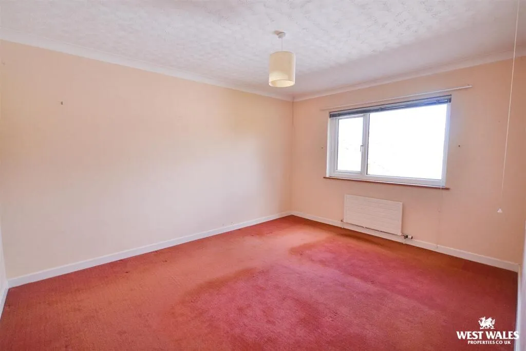 4 bed Detached Bungalow