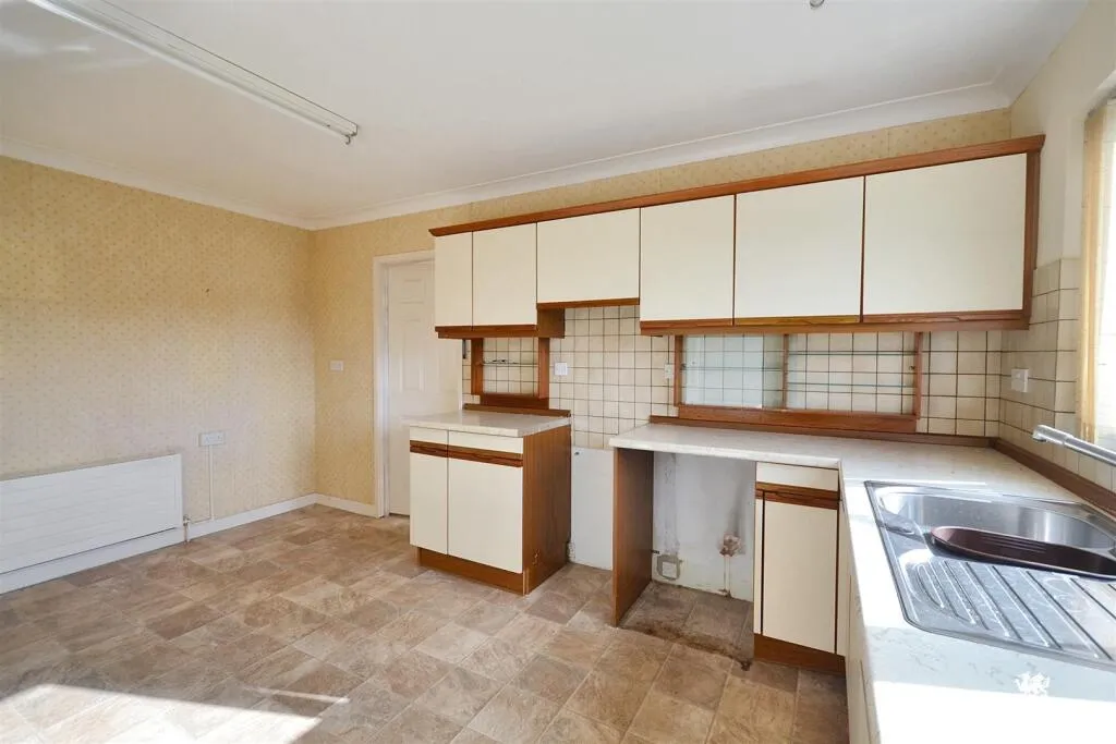 4 bed Detached Bungalow