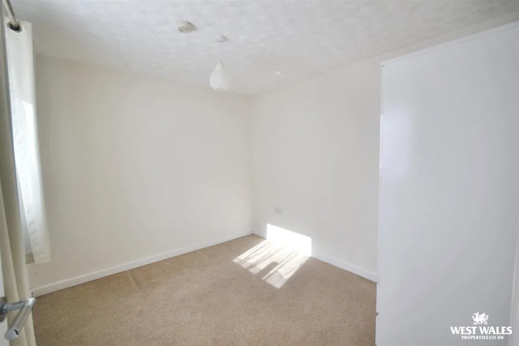 4 bed Detached Bungalow