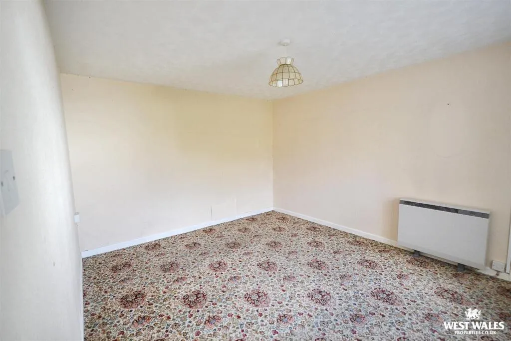 4 bed Detached Bungalow