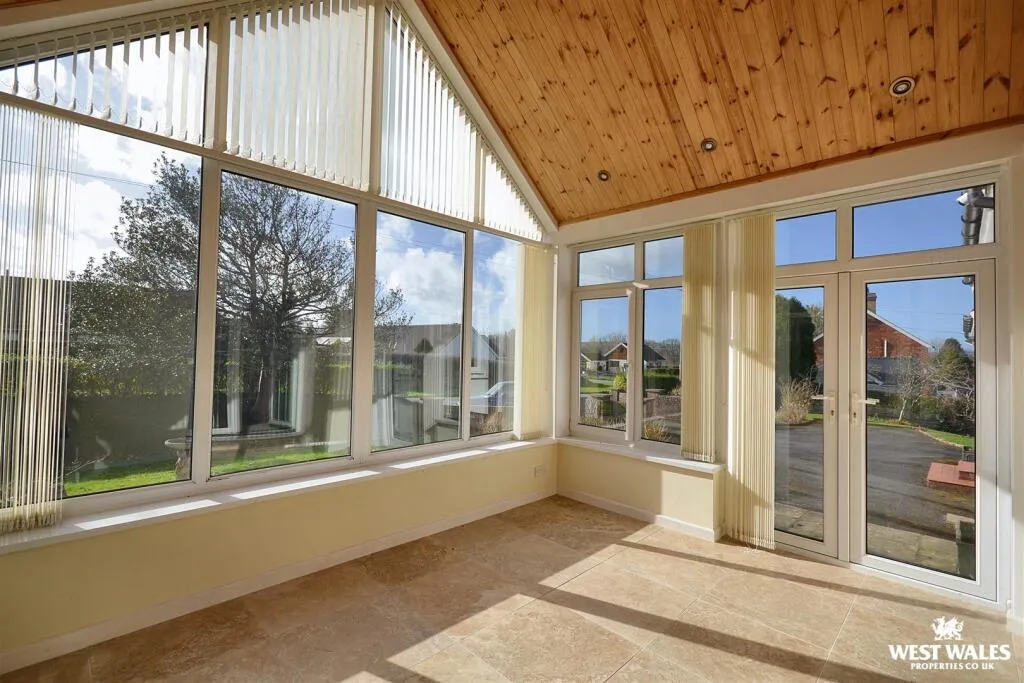 4 bed Detached Bungalow