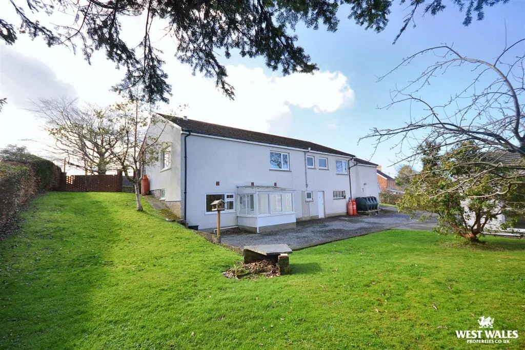 4 bed Detached Bungalow