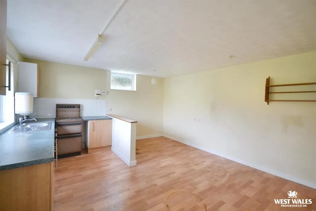 4 bed Detached Bungalow