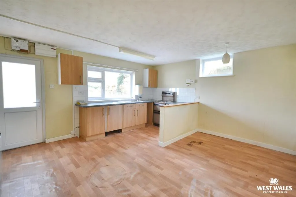 4 bed Detached Bungalow