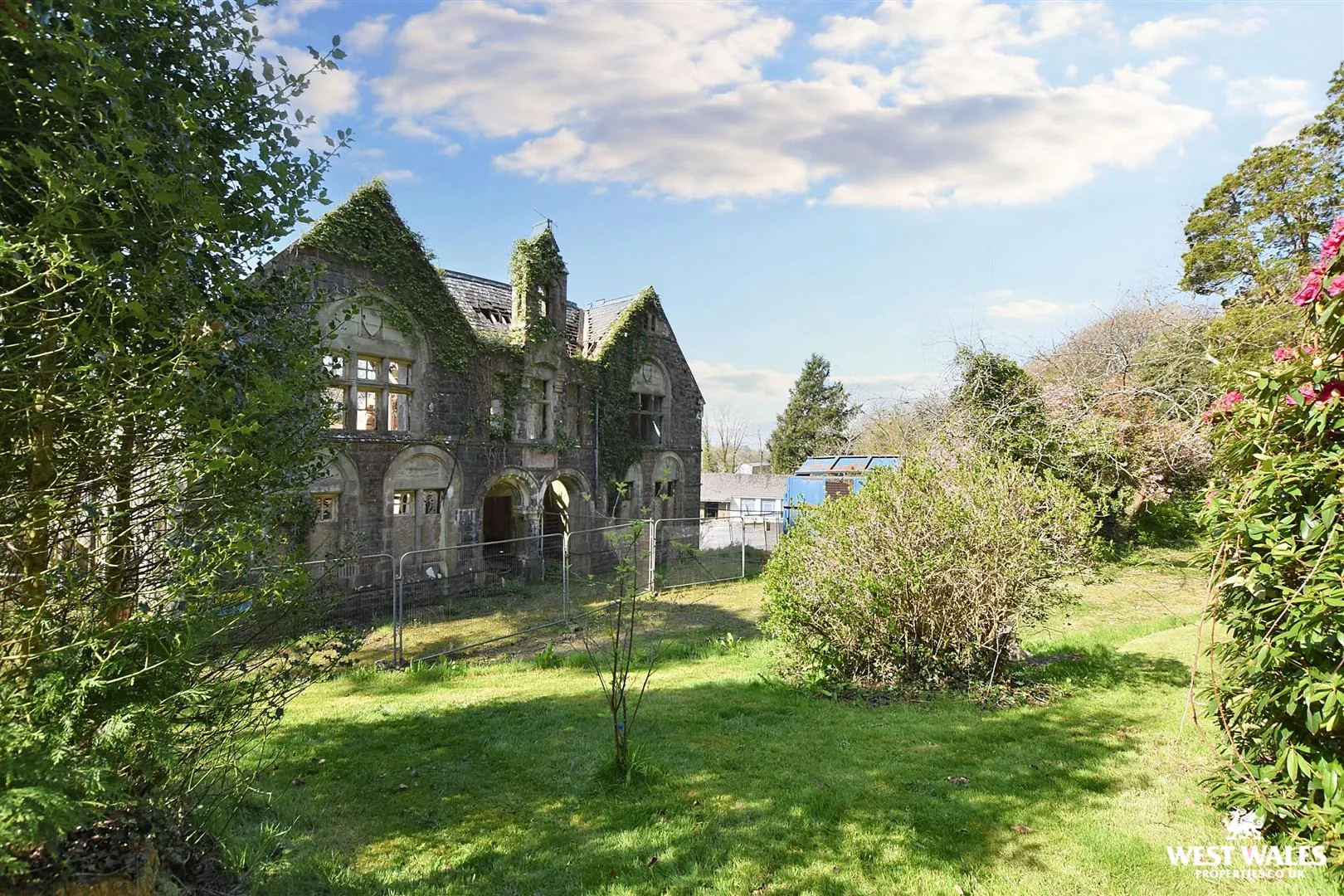 5 bed Manor House