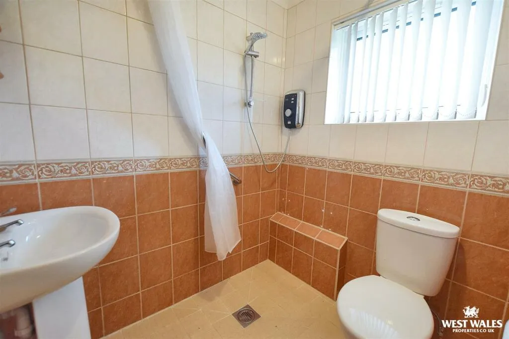 2 bed Detached Bungalow