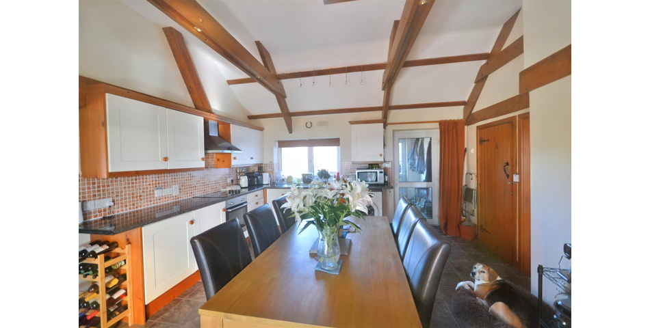 Ffynnon Henry, Y Beudy Bach & The Chalet, Llanpumpsaint