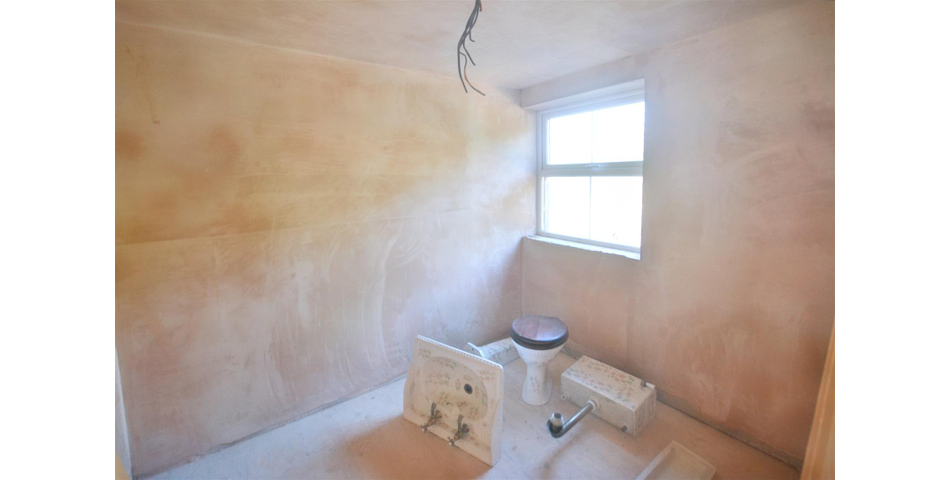 Ffynnon Henry, Y Beudy Bach & The Chalet, Llanpumpsaint