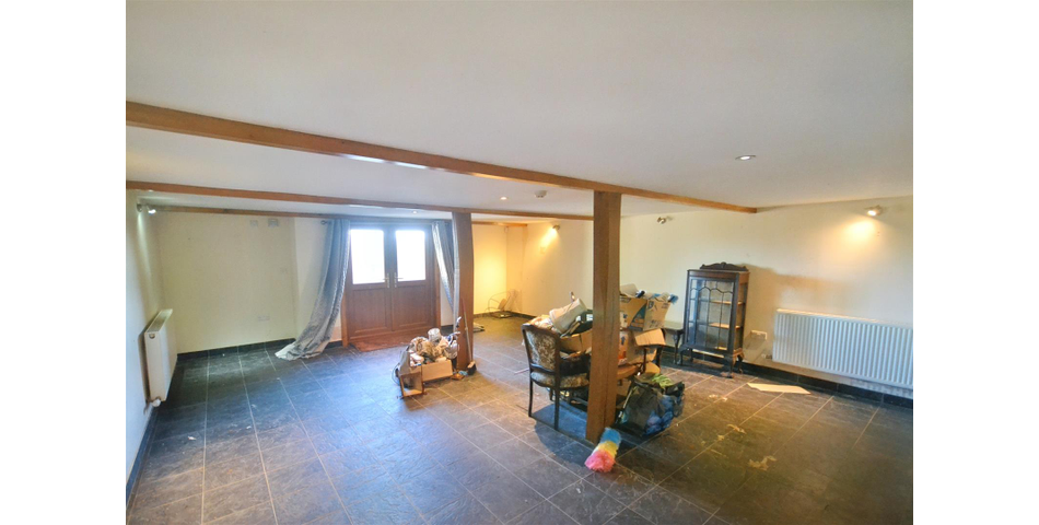 Ffynnon Henry, Y Beudy Bach & The Chalet, Llanpumpsaint