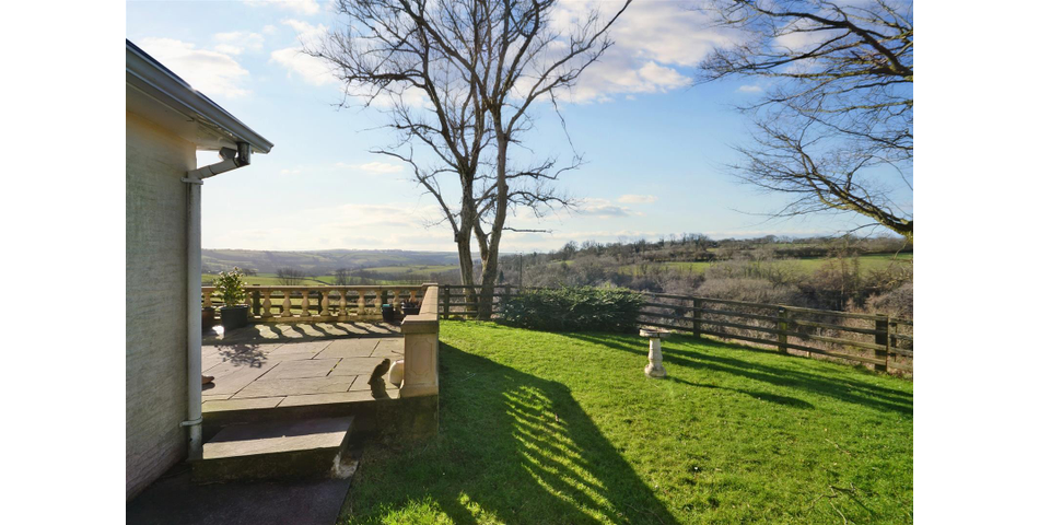 Ffynnon Henry, Y Beudy Bach & The Chalet, Llanpumpsaint