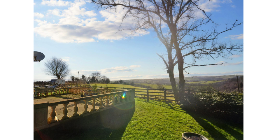Ffynnon Henry, Y Beudy Bach & The Chalet, Llanpumpsaint