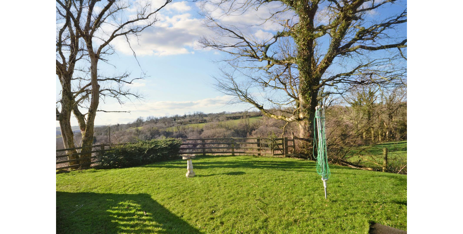 Ffynnon Henry, Y Beudy Bach & The Chalet, Llanpumpsaint