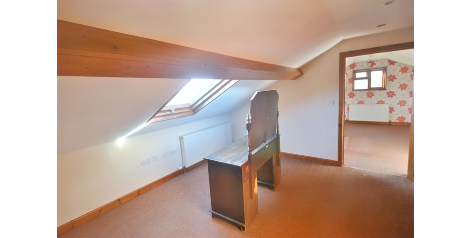 Ffynnon Henry, Y Beudy Bach & The Chalet, Llanpumpsaint