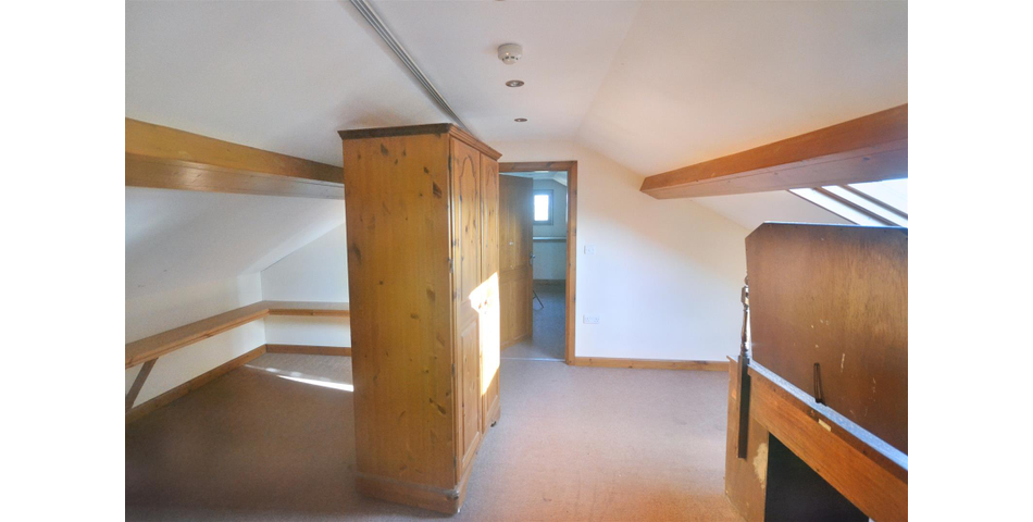 Ffynnon Henry, Y Beudy Bach & The Chalet, Llanpumpsaint