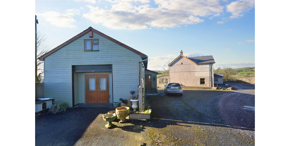 Ffynnon Henry, Y Beudy Bach & The Chalet, Llanpumpsaint