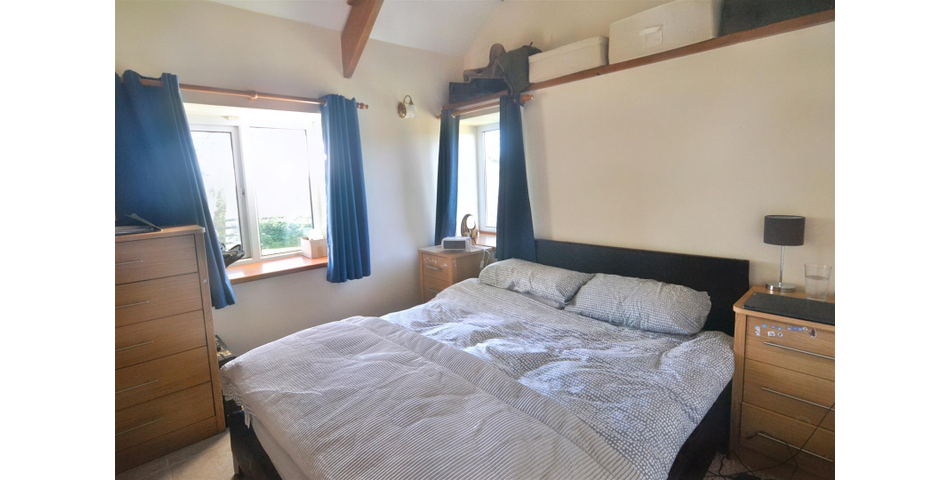 Ffynnon Henry, Y Beudy Bach & The Chalet, Llanpumpsaint