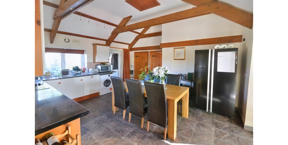 Ffynnon Henry, Y Beudy Bach & The Chalet, Llanpumpsaint